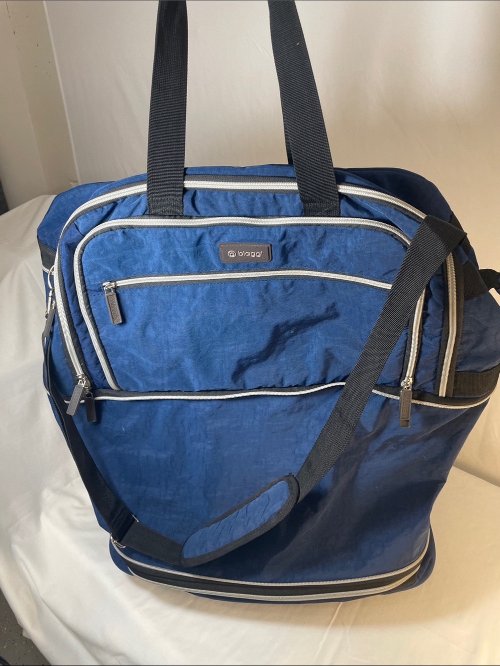 Baggallini Blue Zipsak Boost Spinner Duffle travel camp getaway expandable lite